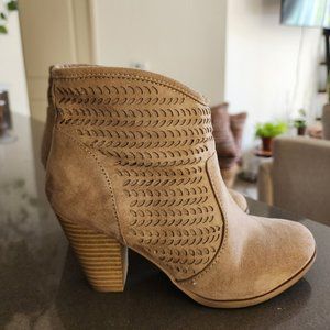 a.n.a. Ana Anita Booties